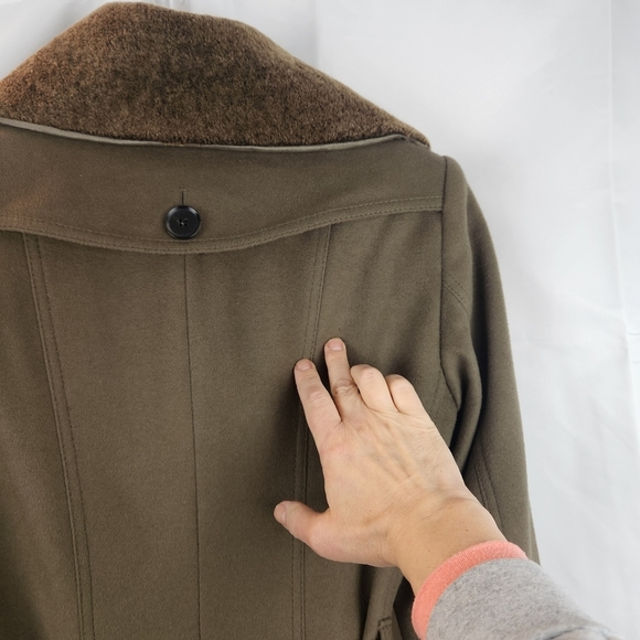 Burberry wool/cashmere coat size 6 with removable collar - Picture 12 of 14